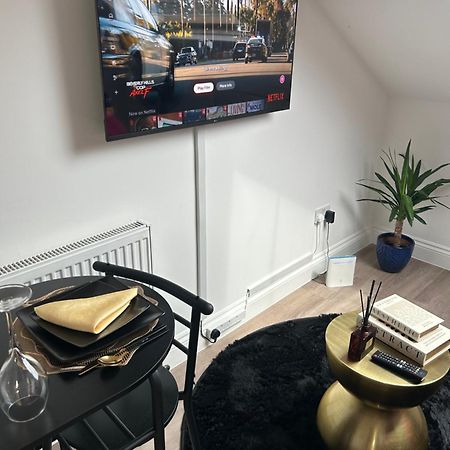 Qties Luxury Home London Bagian luar foto