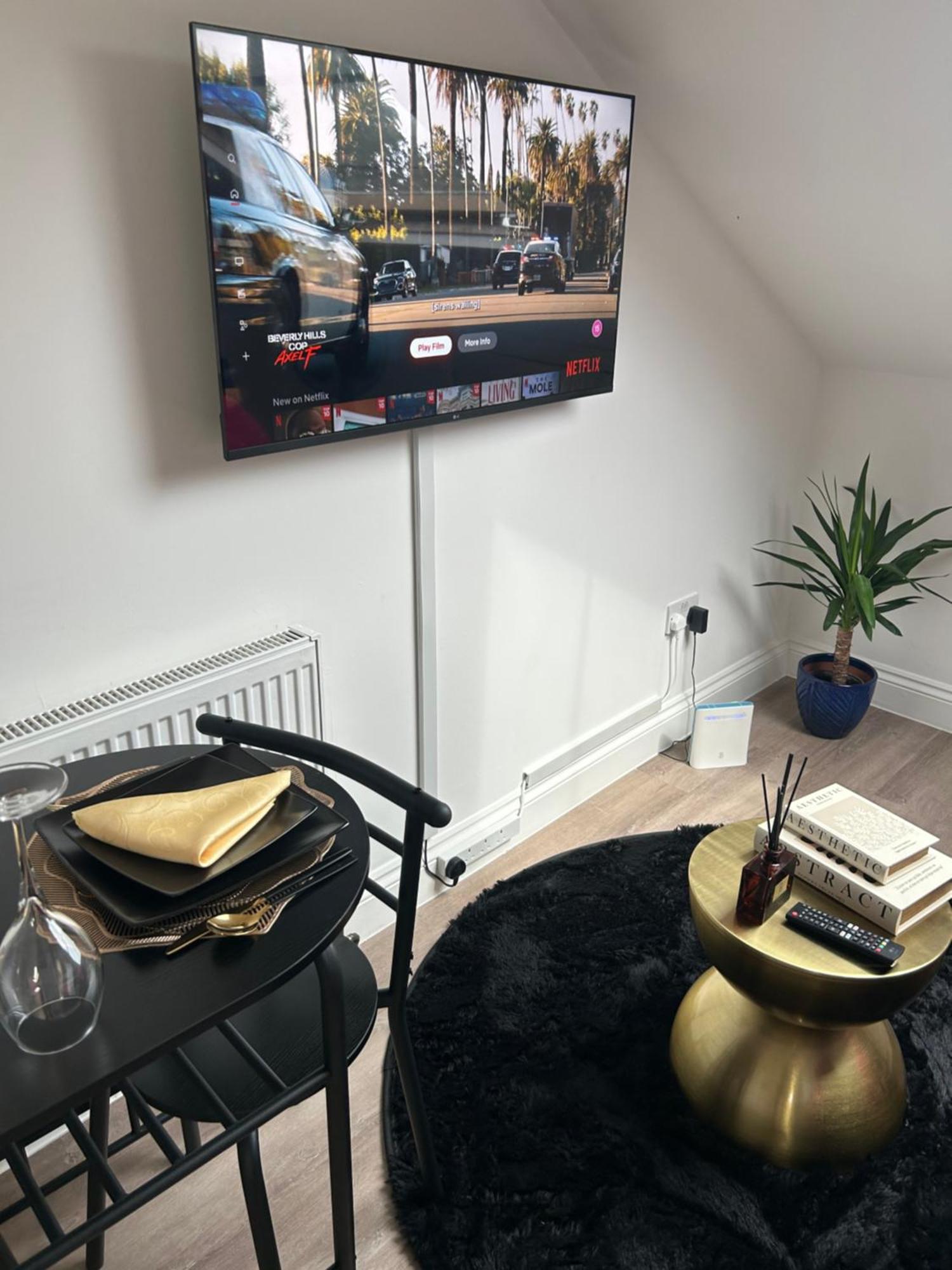 Qties Luxury Home London Bagian luar foto