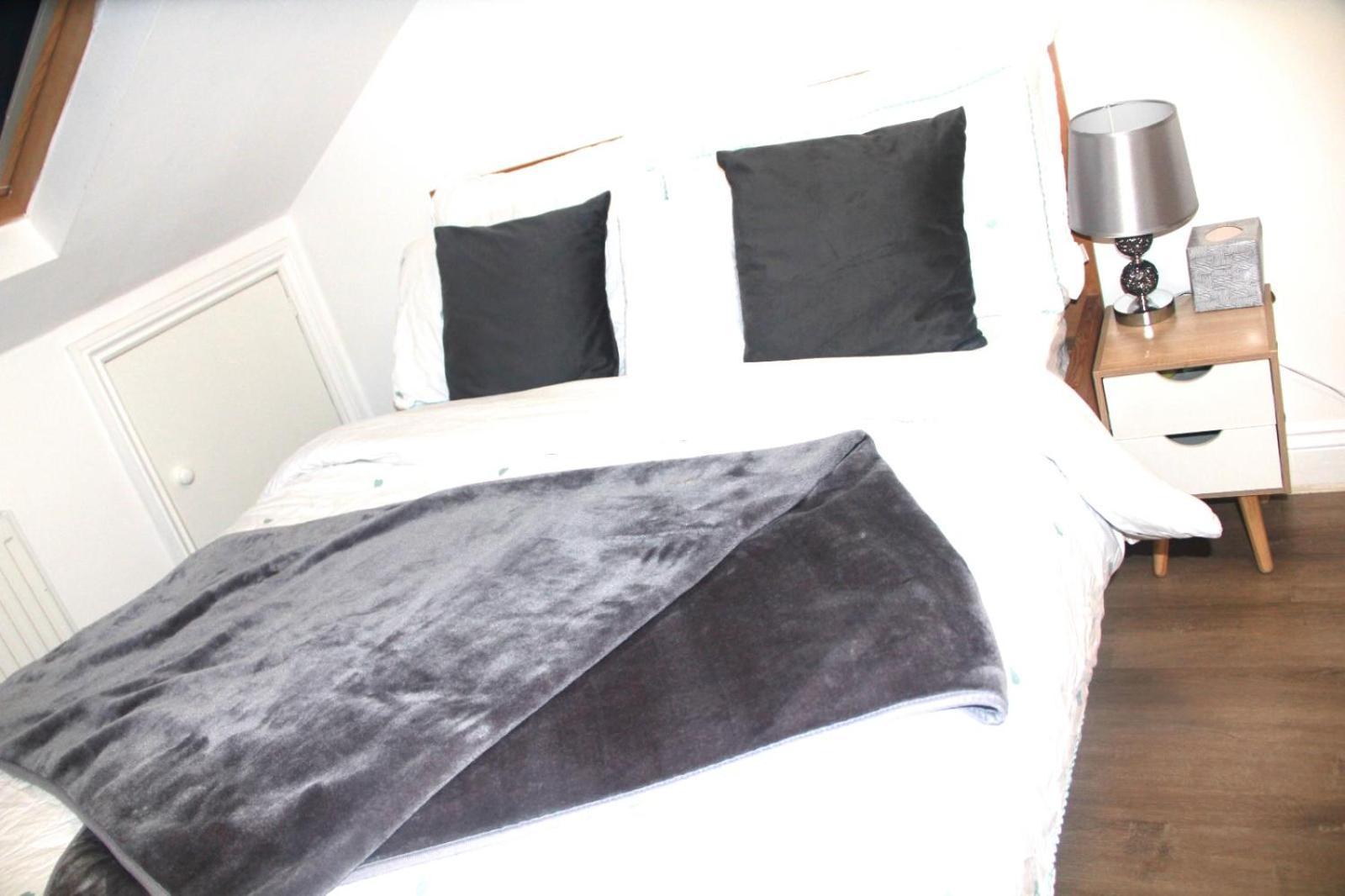 Qties Luxury Home London Bagian luar foto