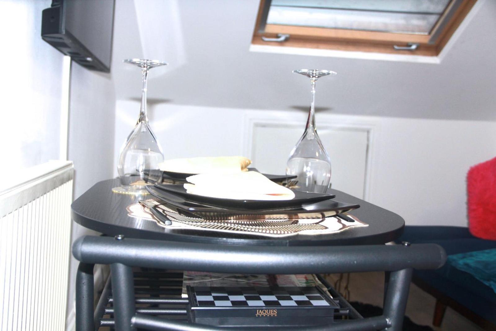 Qties Luxury Home London Bagian luar foto