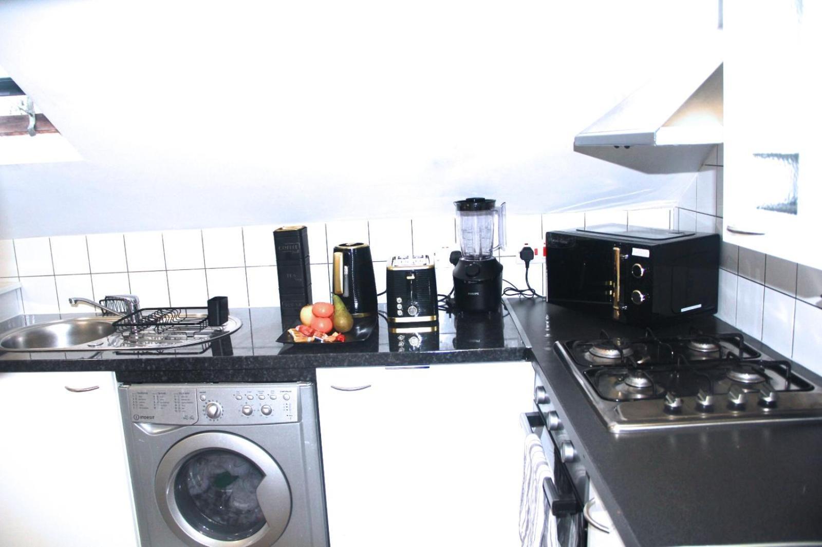 Qties Luxury Home London Bagian luar foto