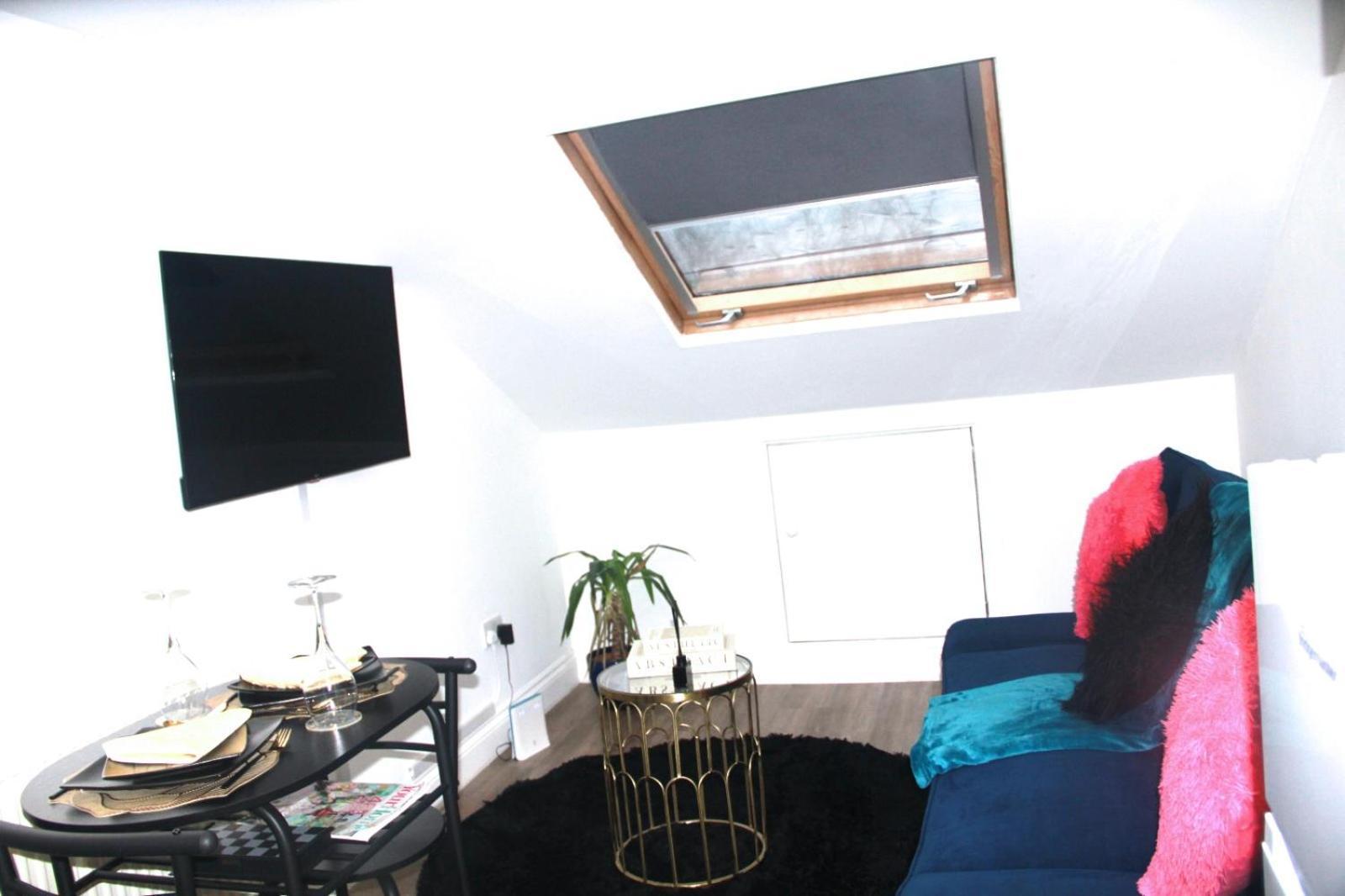 Qties Luxury Home London Bagian luar foto